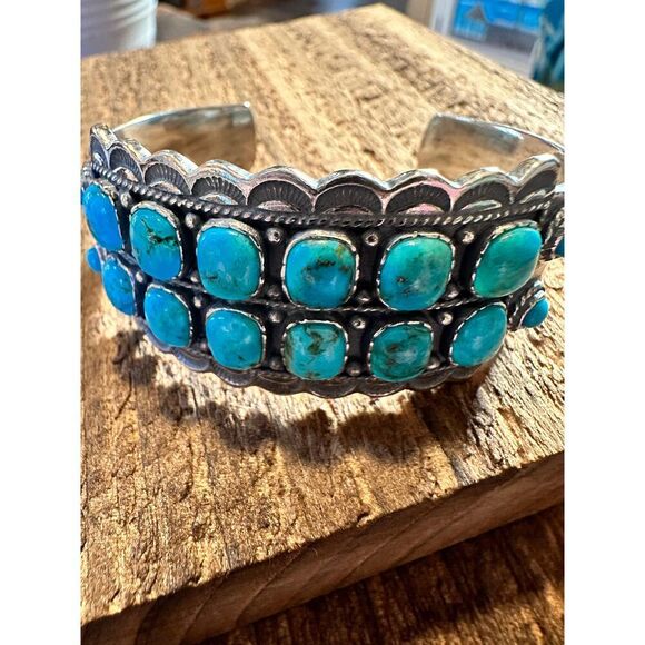 Turquoise Elegance: Handcrafted Boho Cuff Bracelet with Gift Box - Picture 1 of 8